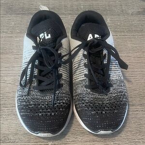 APL Techloom Pro - women size 8 - black gray ombre sneakers from Lululemon